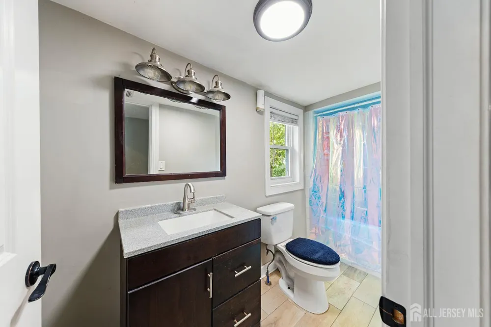 285 Shoreland Circle Old Bridge, NJ 08879