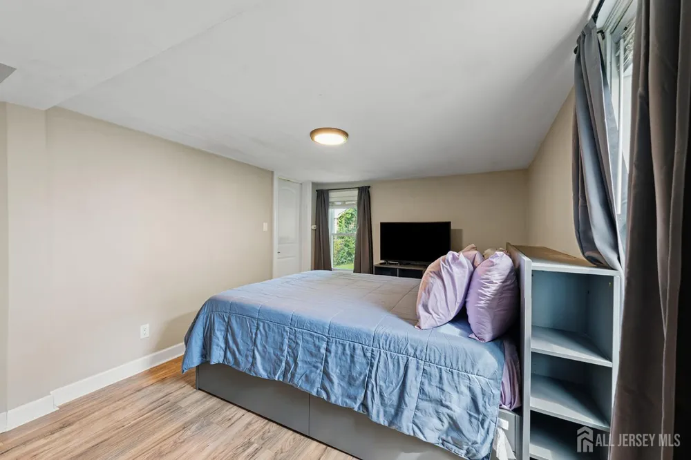 285 Shoreland Circle Old Bridge, NJ 08879