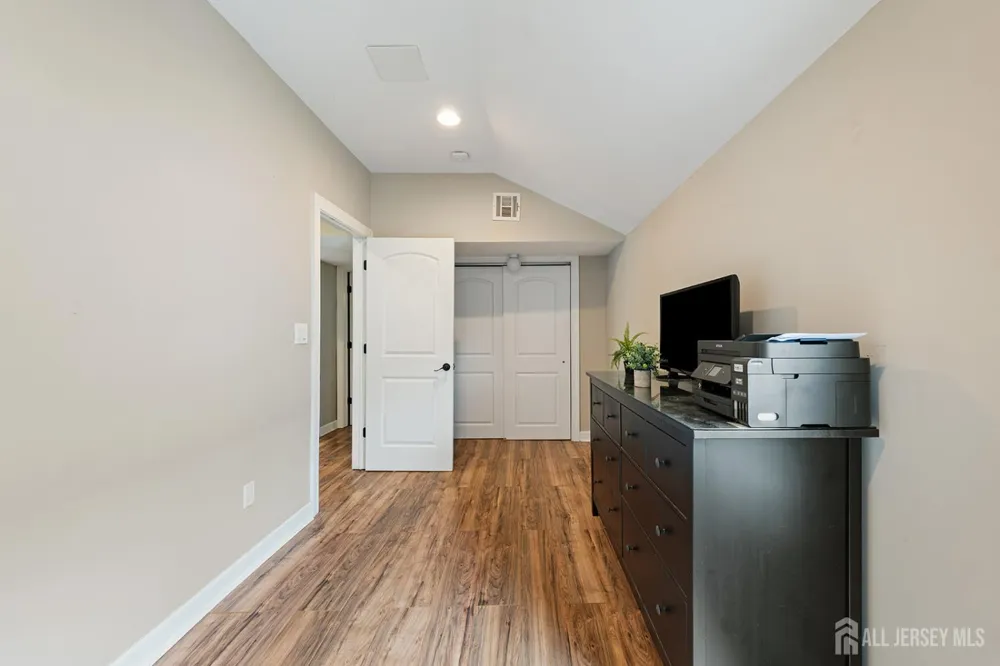 285 Shoreland Circle Old Bridge, NJ 08879