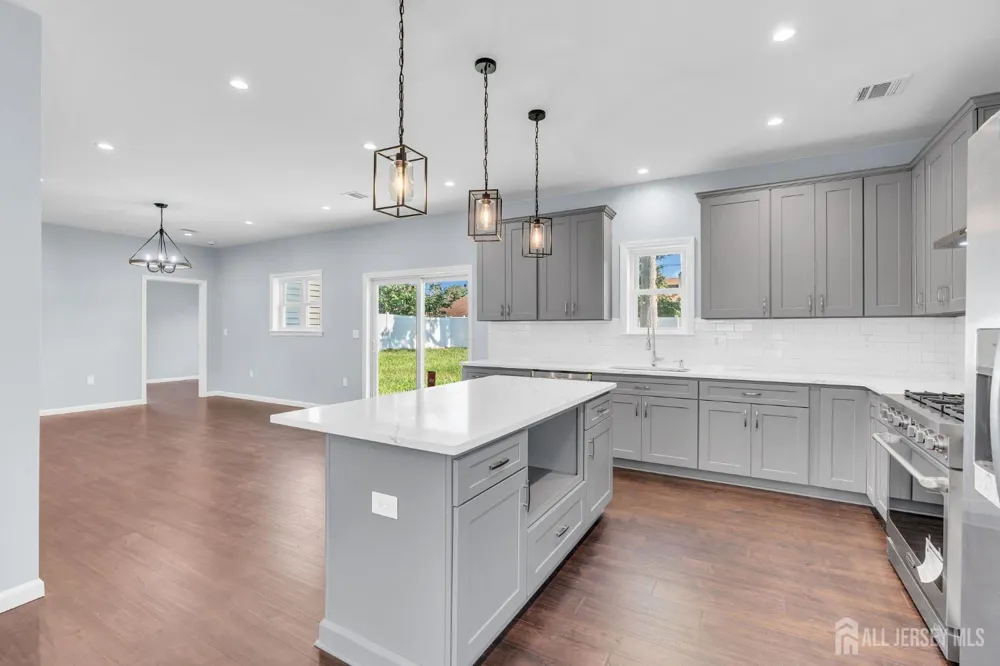 22 Parkerson Road Edison, NJ 08817