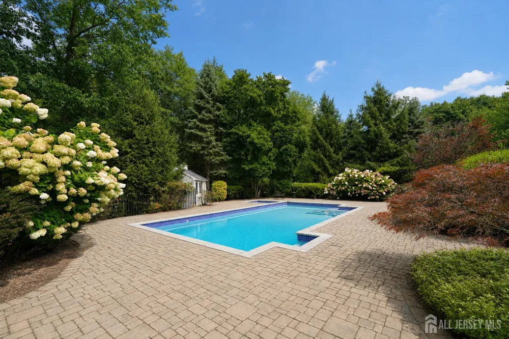 17 spring lake Drive Chester, NJ 07931
