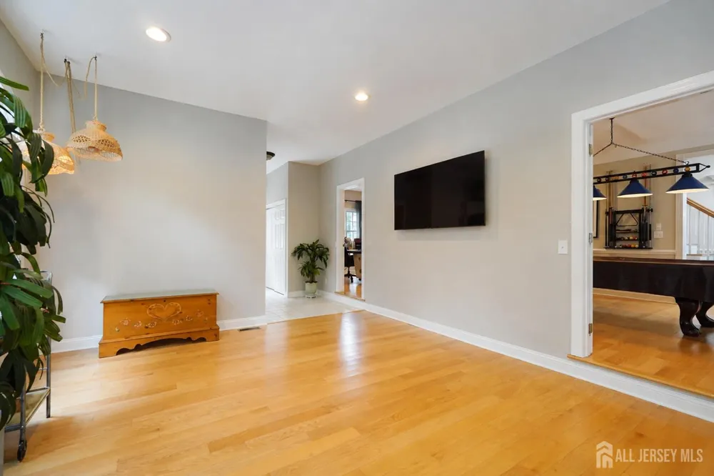 17 spring lake Drive Chester, NJ 07931