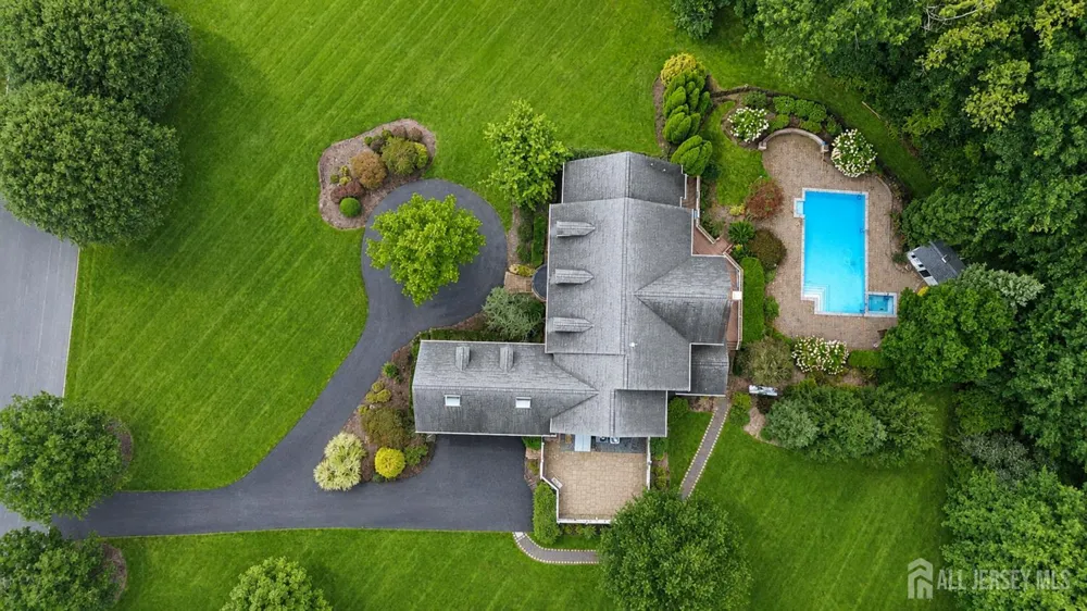 17 spring lake Drive Chester, NJ 07931
