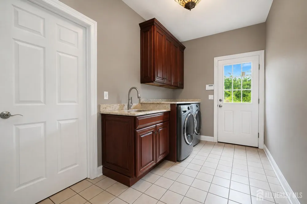 17 spring lake Drive Chester, NJ 07931