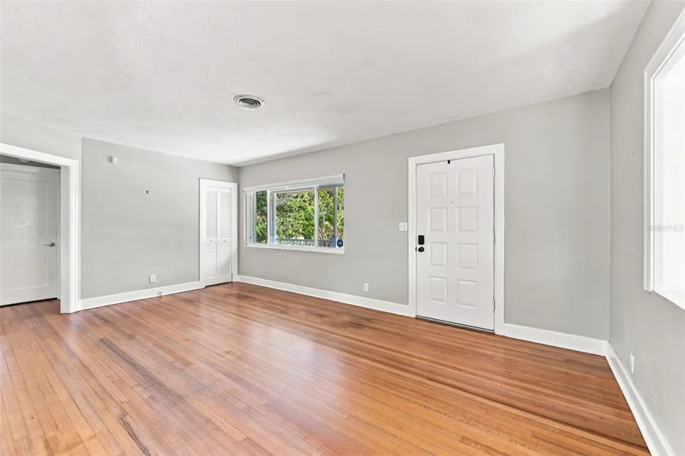 2114 21ST AVENUE St Petersburg, FL 33713