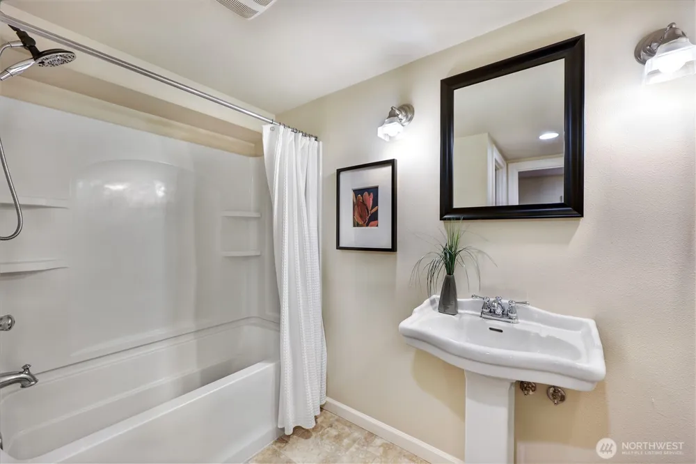 12025 56th Place S Seattle, WA 98178