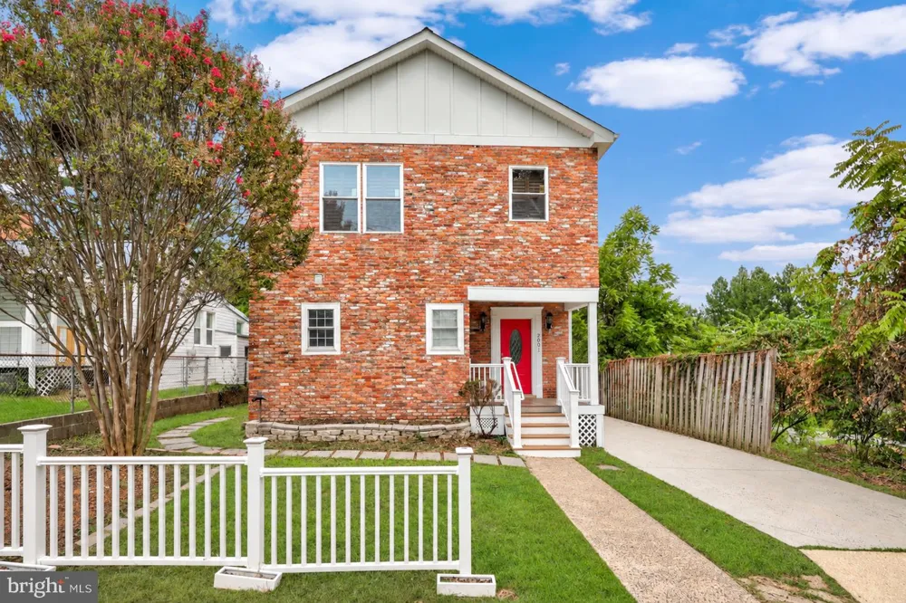 2001 6TH STREET S Arlington, VA 22204