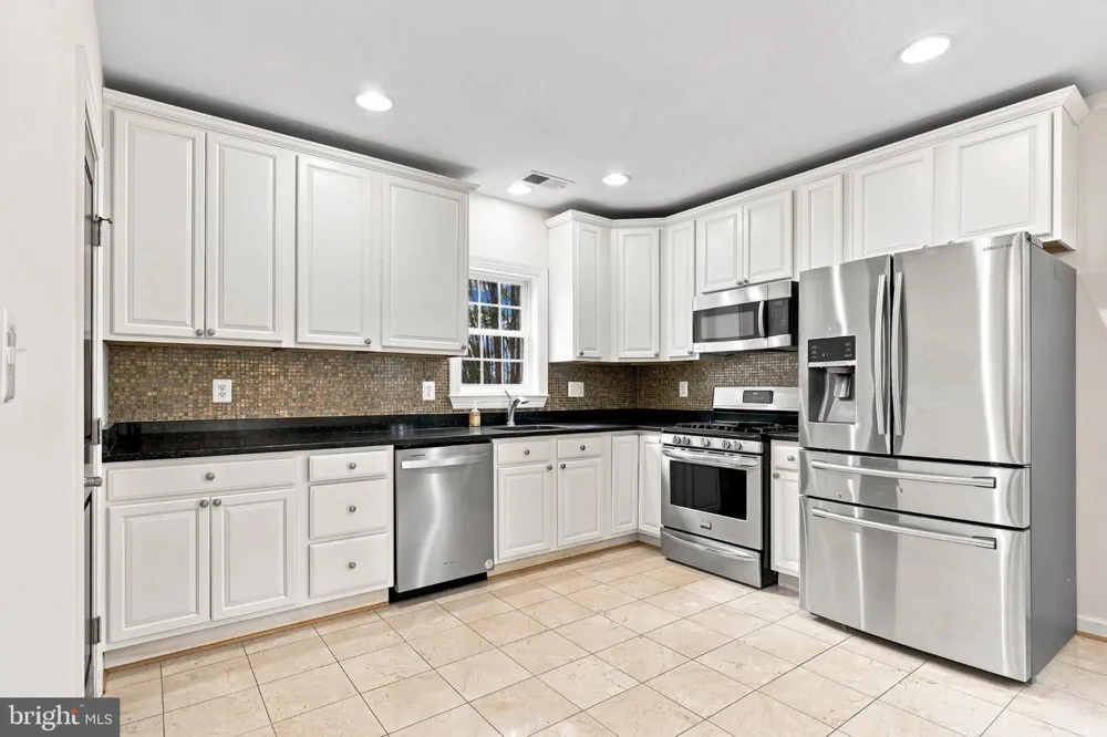 2001 6TH STREET S Arlington, VA 22204