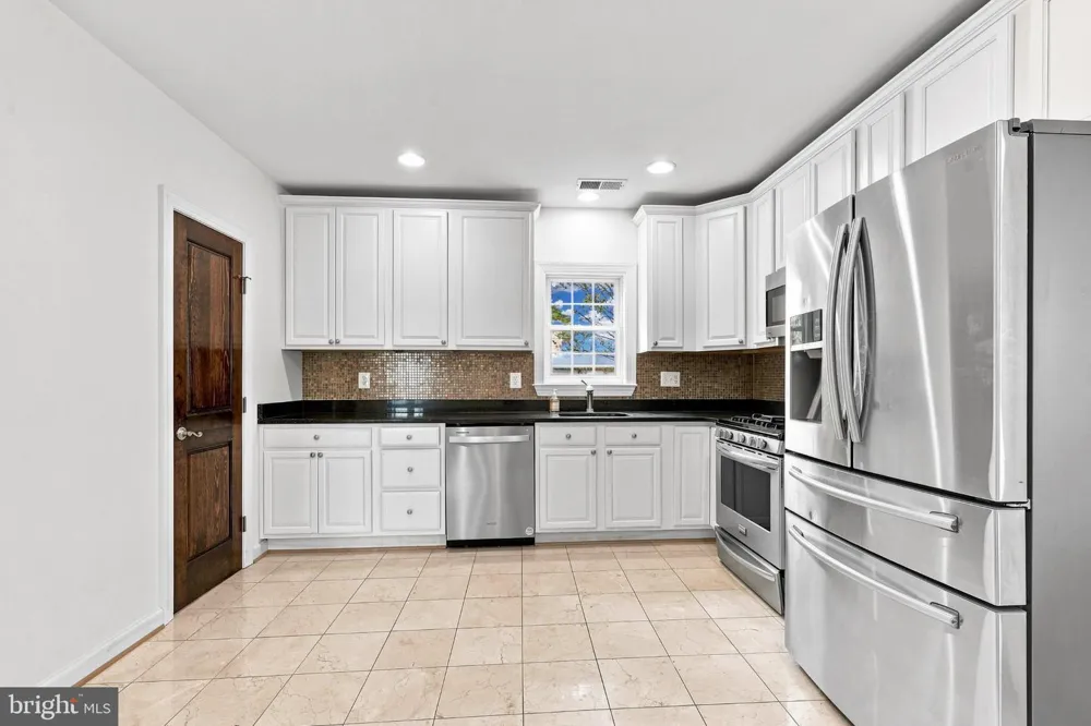 2001 6TH STREET S Arlington, VA 22204