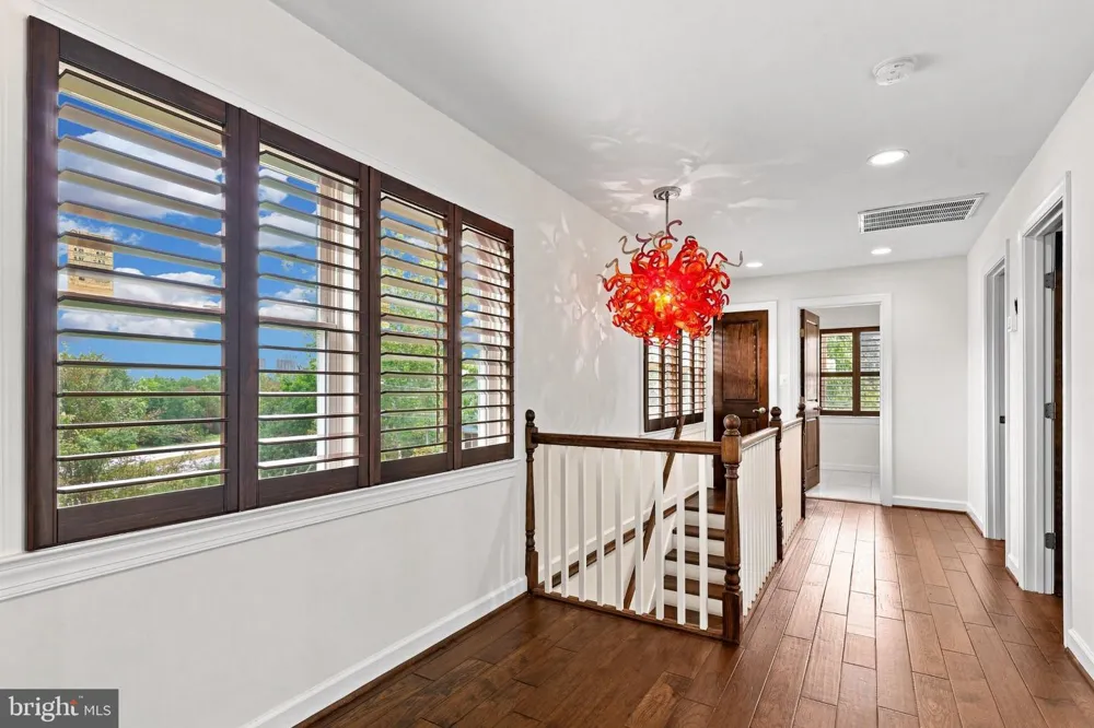 2001 6TH STREET S Arlington, VA 22204