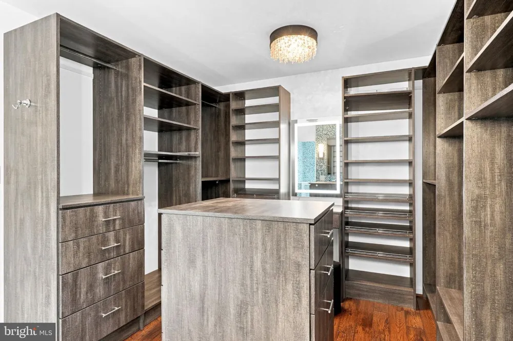 2001 6TH STREET S Arlington, VA 22204