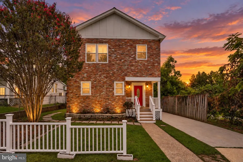 2001 6TH STREET S Arlington, VA 22204