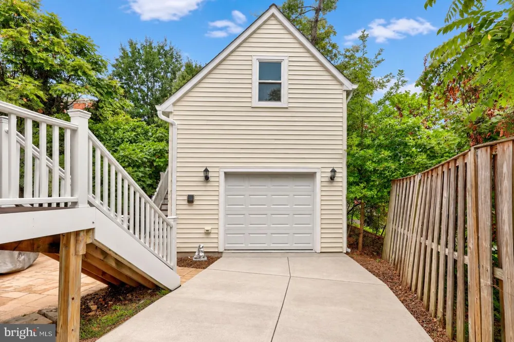 2001 6TH STREET S Arlington, VA 22204
