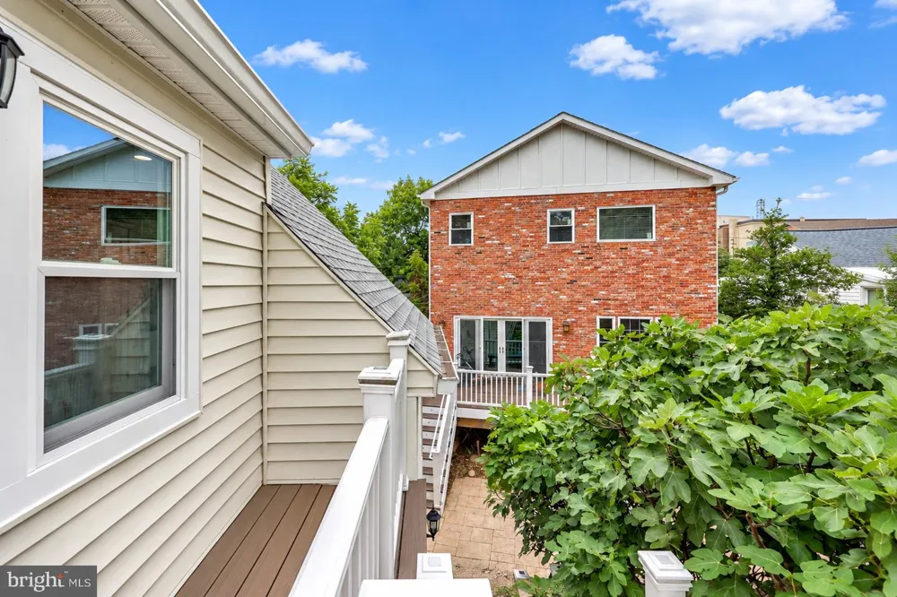 2001 6TH STREET S Arlington, VA 22204