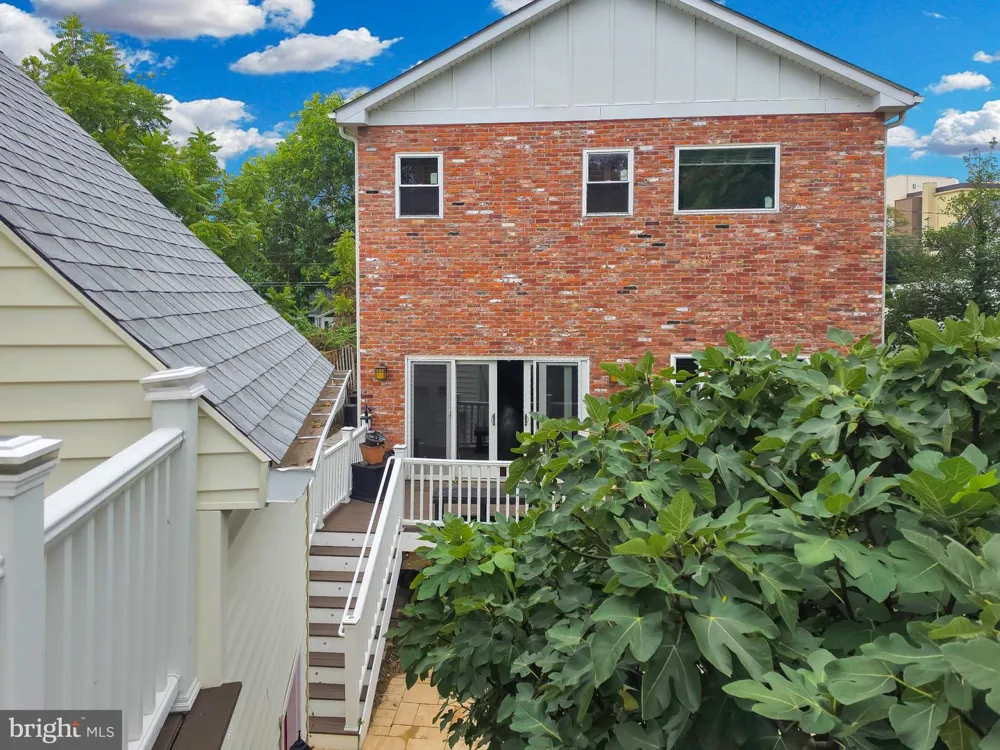 2001 6TH STREET S Arlington, VA 22204