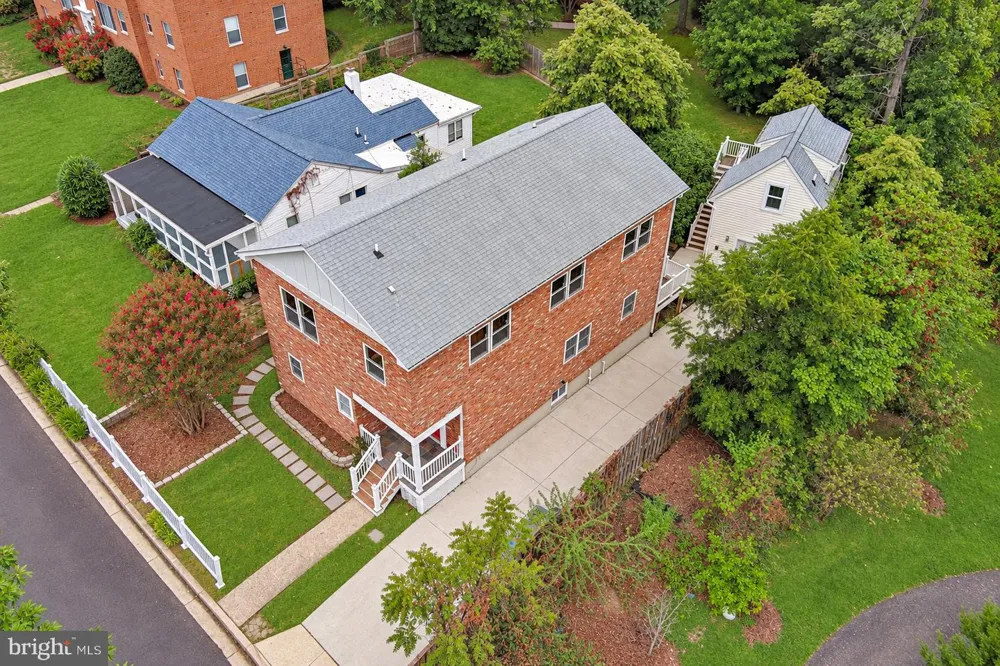 2001 6TH STREET S Arlington, VA 22204