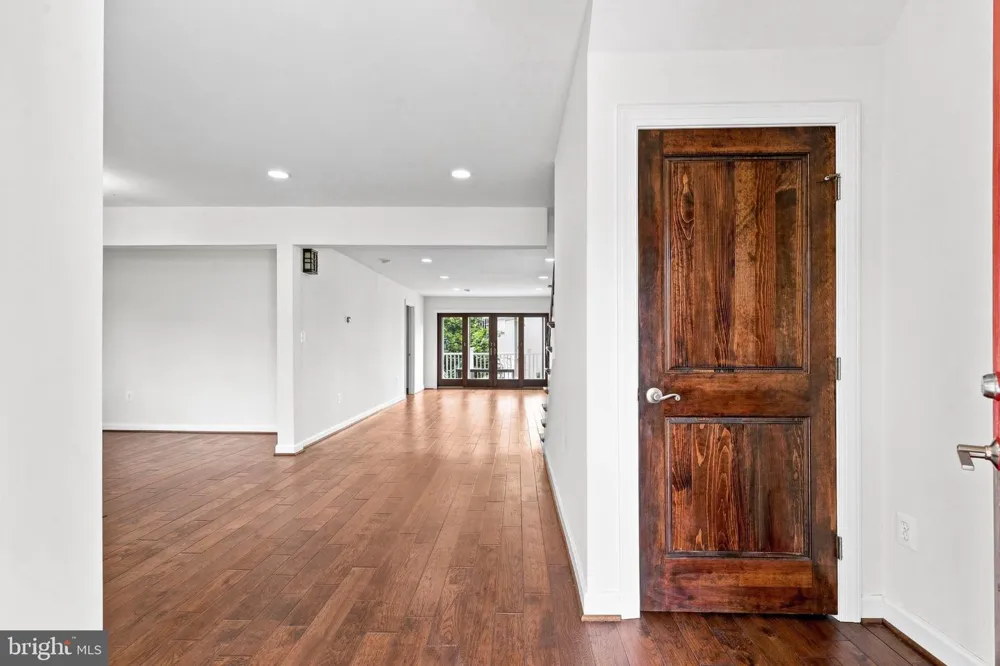 2001 6TH STREET S Arlington, VA 22204