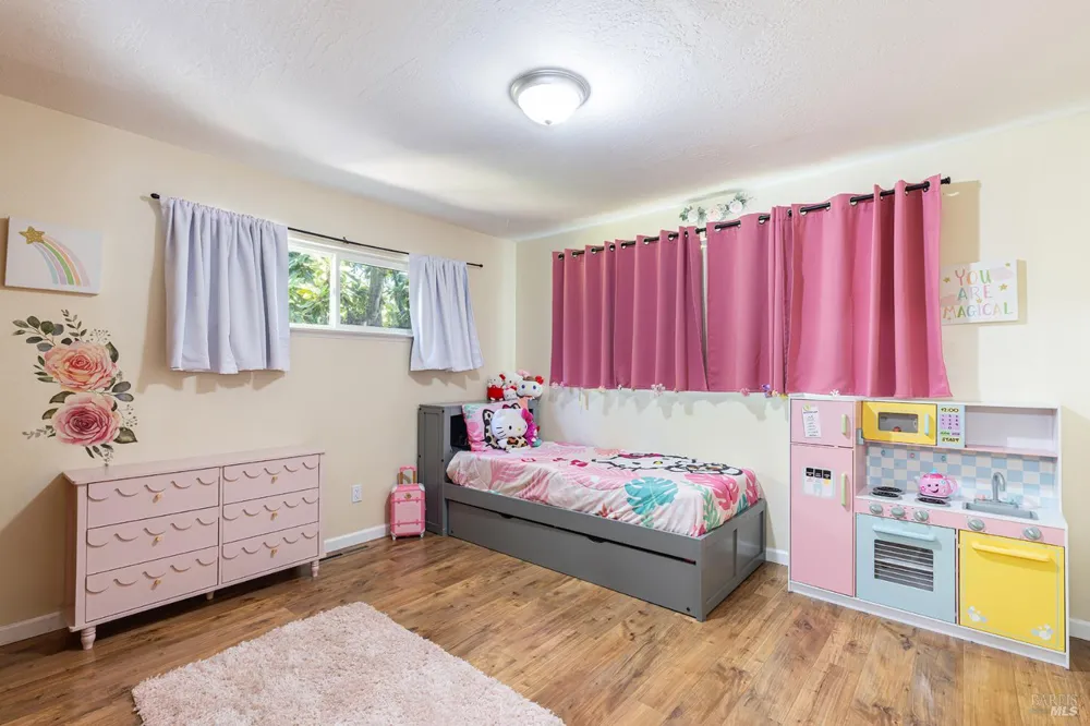 2827 Marlow Road Santa Rosa, CA 95403