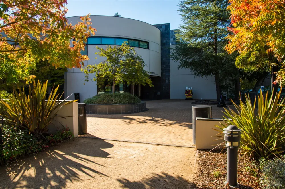 2827 Marlow Road Santa Rosa, CA 95403