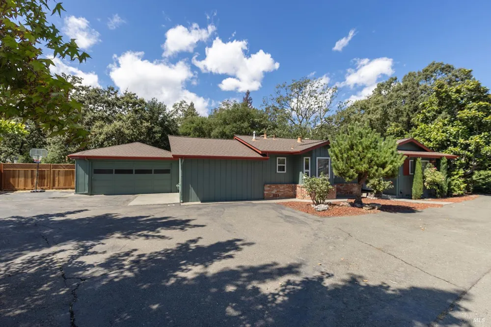 2827 Marlow Road Santa Rosa, CA 95403