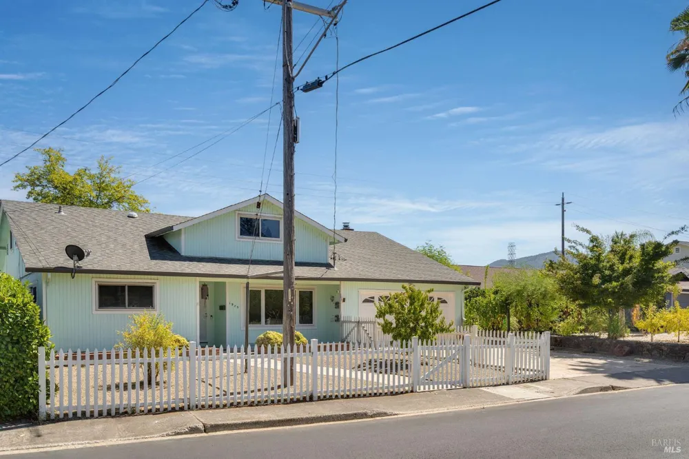 1925 Birch Avenue St. Helena, CA 94574