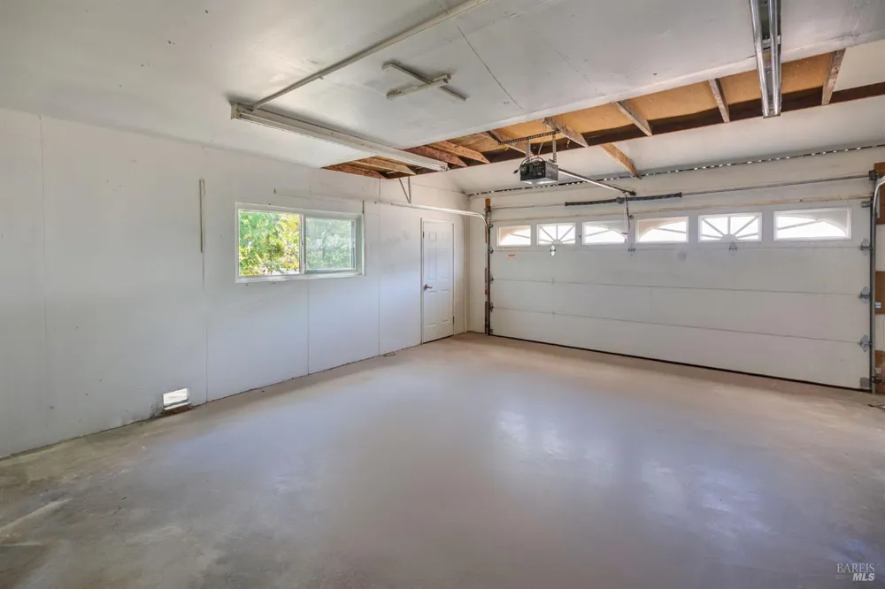 1925 Birch Avenue St. Helena, CA 94574