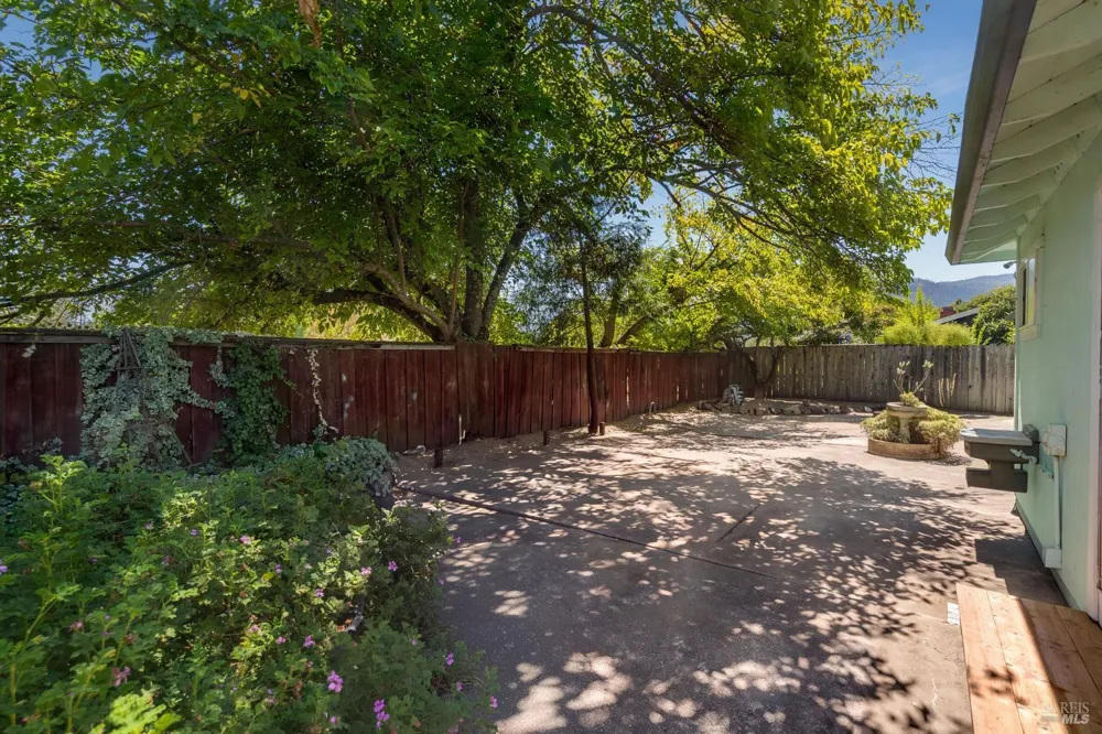 1925 Birch Avenue St. Helena, CA 94574