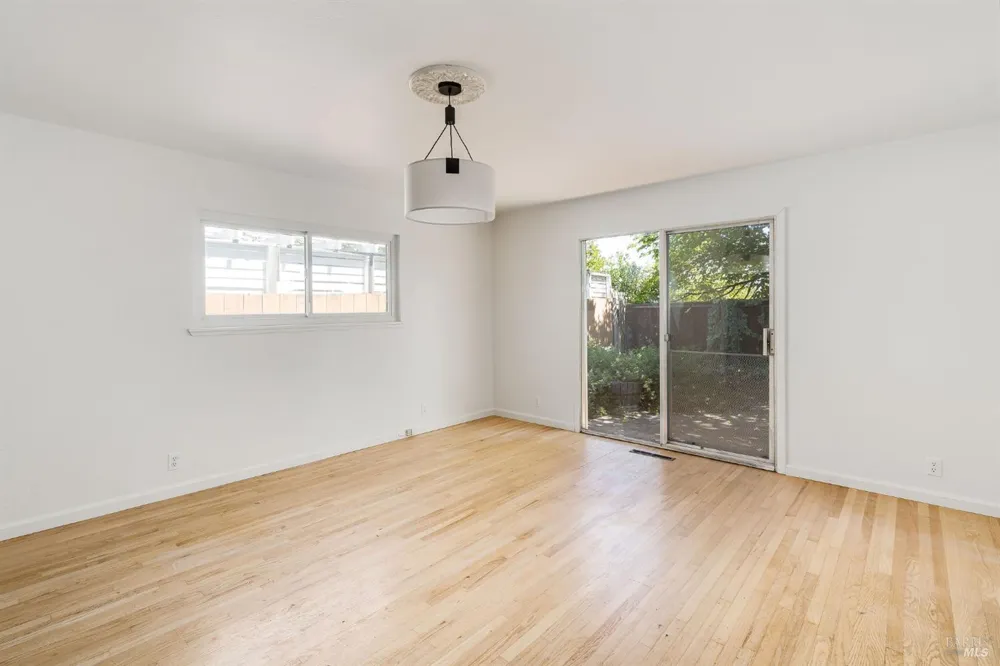 1925 Birch Avenue St. Helena, CA 94574