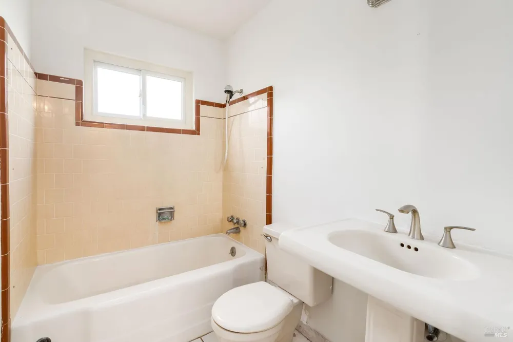 1925 Birch Avenue St. Helena, CA 94574