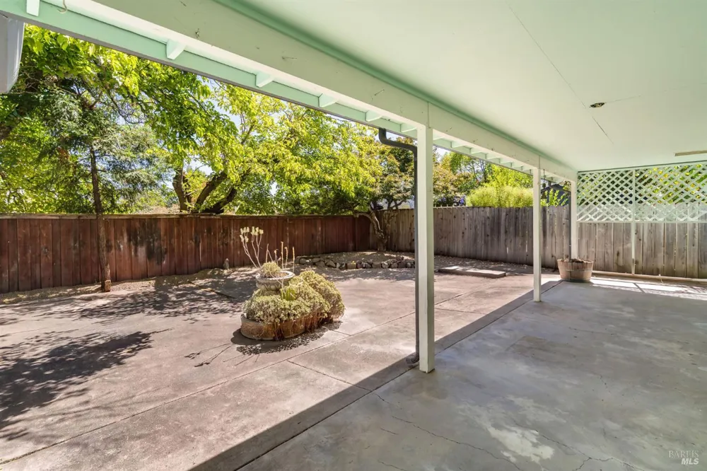 1925 Birch Avenue St. Helena, CA 94574