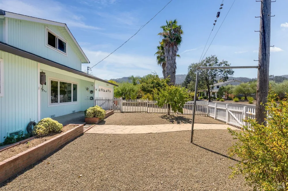 1925 Birch Avenue St. Helena, CA 94574