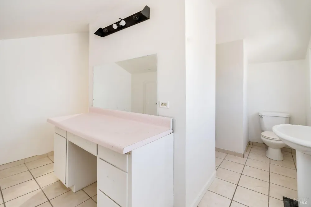 1925 Birch Avenue St. Helena, CA 94574