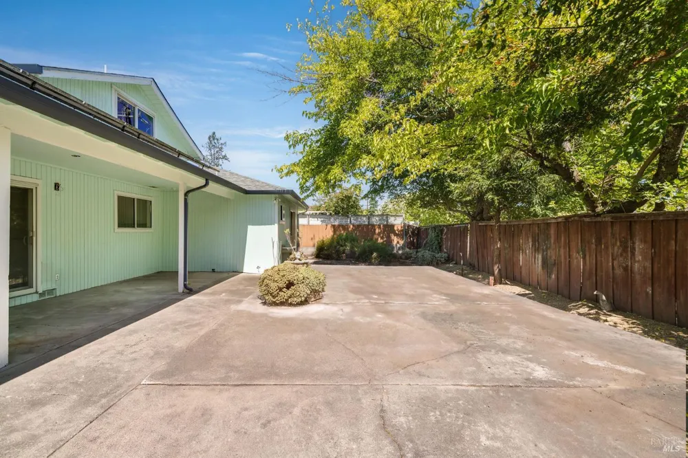 1925 Birch Avenue St. Helena, CA 94574