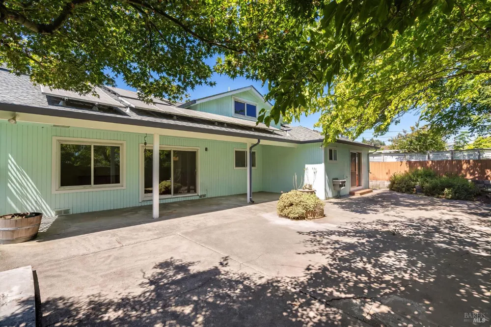 1925 Birch Avenue St. Helena, CA 94574