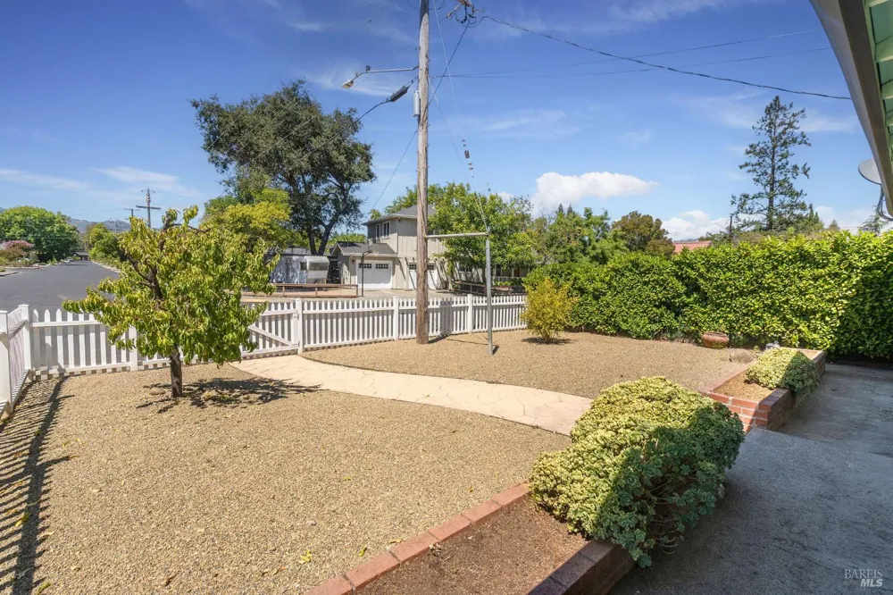 1925 Birch Avenue St. Helena, CA 94574