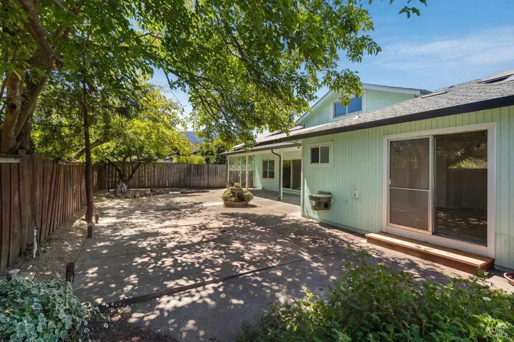 1925 Birch Avenue St. Helena, CA 94574