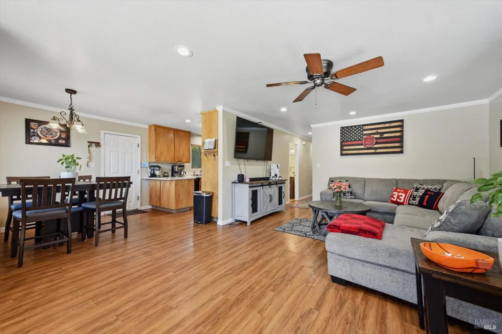 10306 Del Monte Way Kelseyville, CA 95451