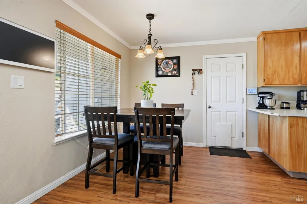 10306 Del Monte Way Kelseyville, CA 95451