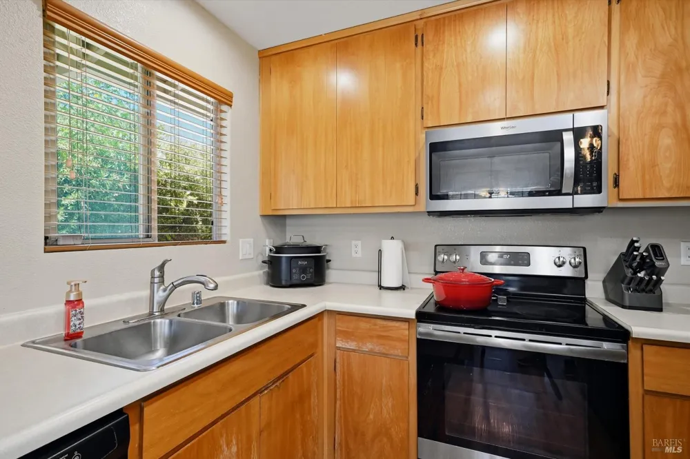 10306 Del Monte Way Kelseyville, CA 95451