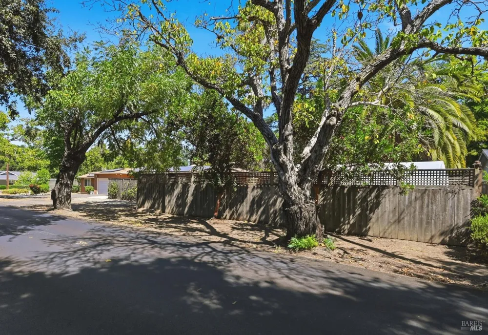 2139 Lone Oak Avenue Napa, CA 94558