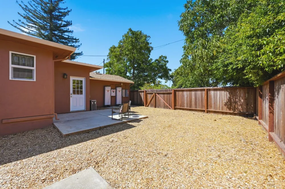 2139 Lone Oak Avenue Napa, CA 94558