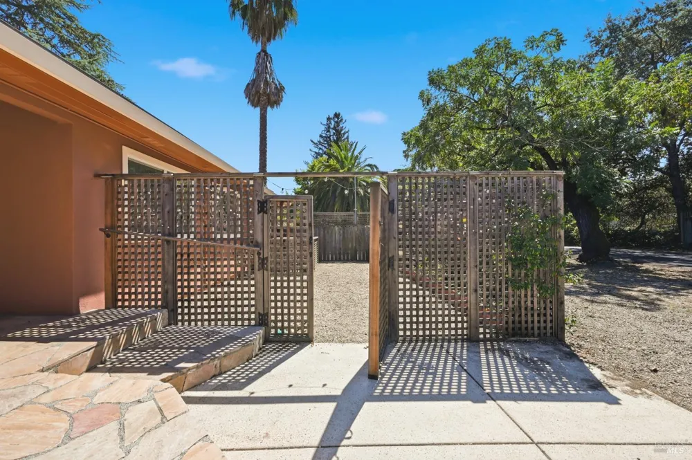 2139 Lone Oak Avenue Napa, CA 94558