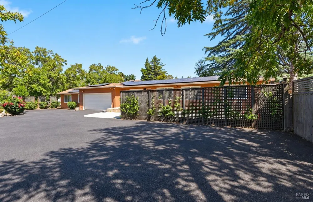 2139 Lone Oak Avenue Napa, CA 94558
