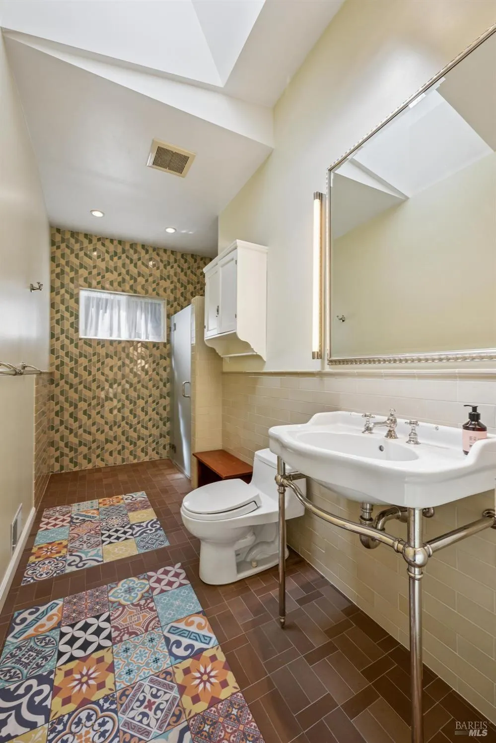 70 Corte Arriba Court Novato, CA 94949