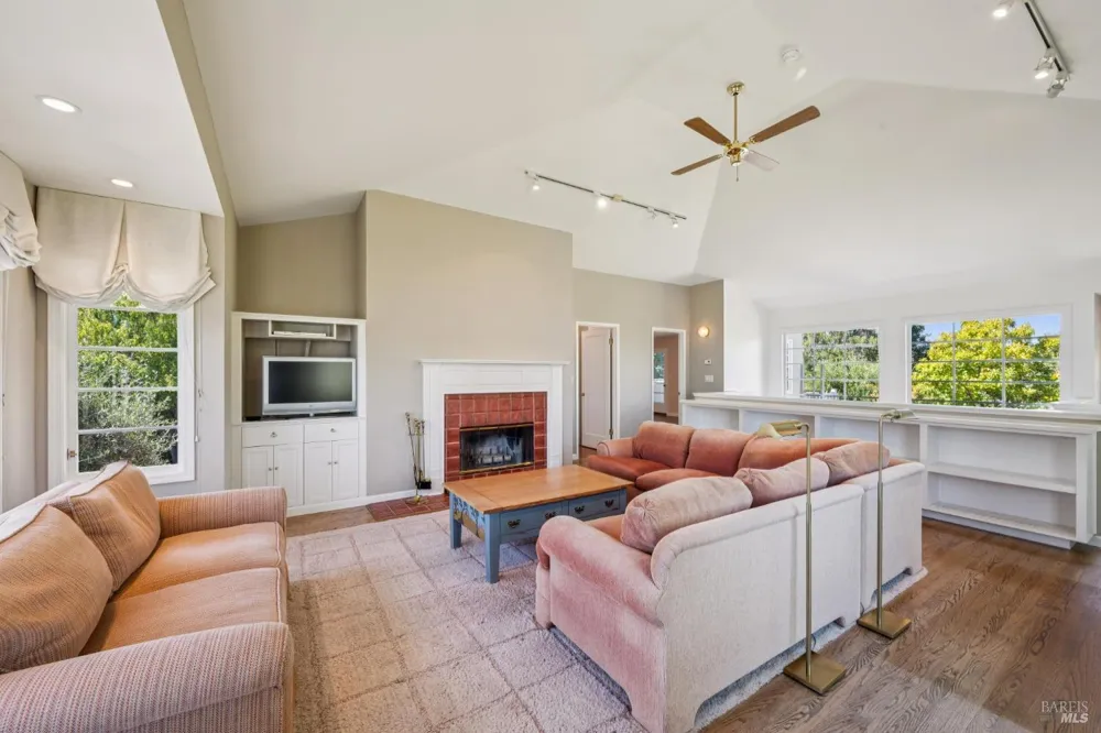 70 Corte Arriba Court Novato, CA 94949