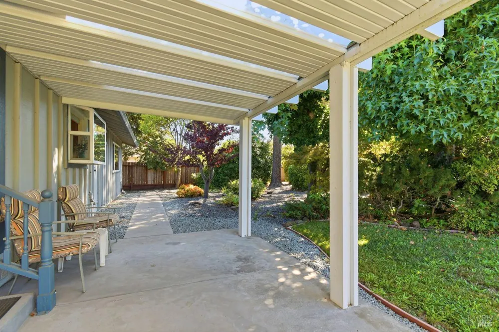 321 Mockingbird Circle Santa Rosa, CA 95409