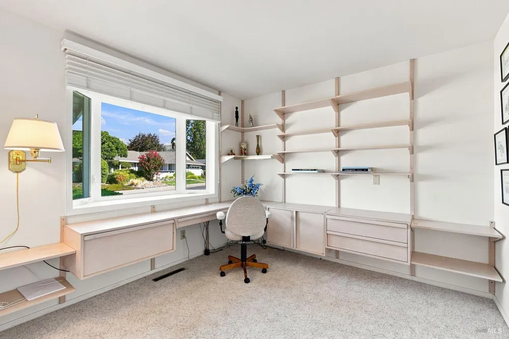 321 Mockingbird Circle Santa Rosa, CA 95409