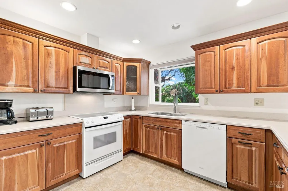 321 Mockingbird Circle Santa Rosa, CA 95409