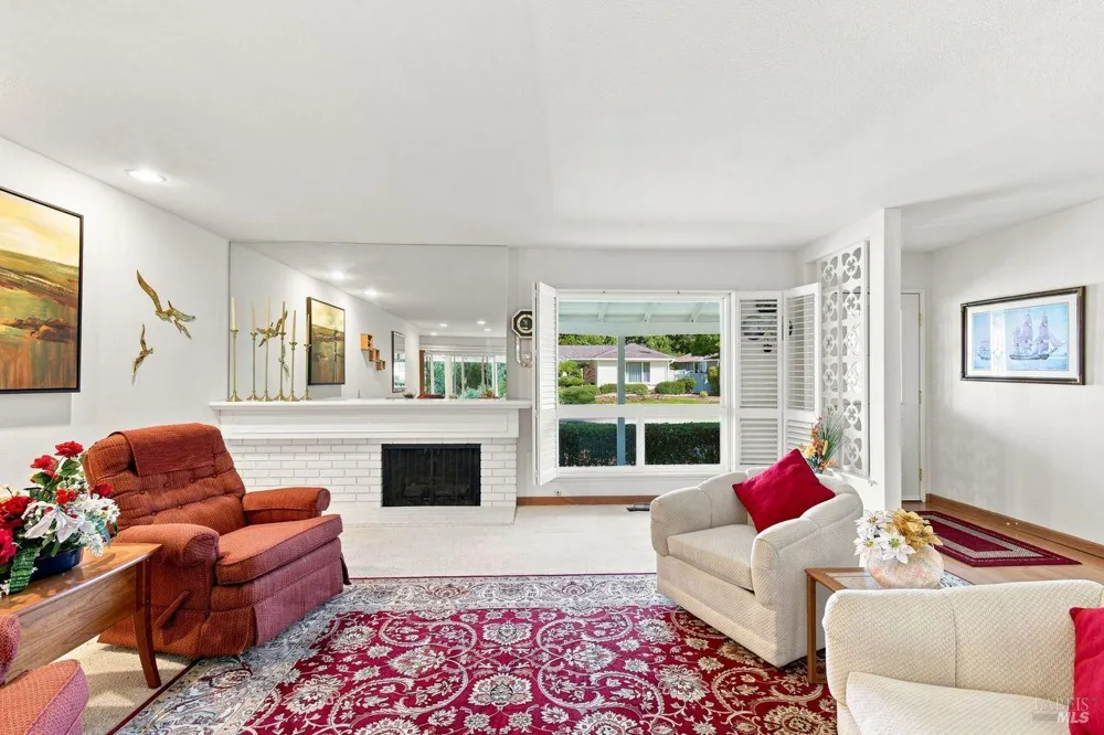 321 Mockingbird Circle Santa Rosa, CA 95409
