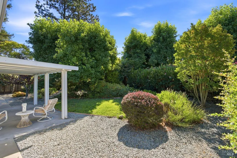321 Mockingbird Circle Santa Rosa, CA 95409
